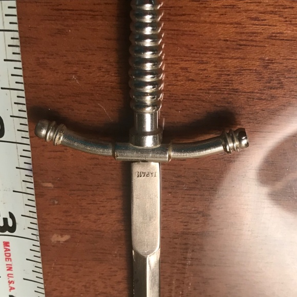 Sword of Excalibur Vintage letter opener in Clear paperweight - Picture 7 of 8